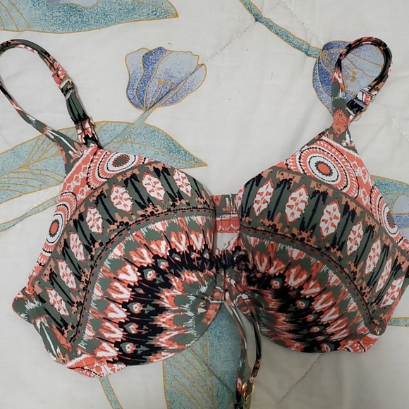 La Vie en Rose 2-piece Bathing Suit - Picture 2 of 3